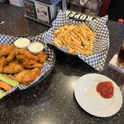 ThunderZone Pizza and Tap House - Wings and fries