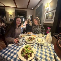 AMAZING FRIENDS BETTER FOOD AMAZING FRIENDS BETTER FOOD