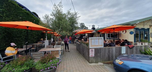 Breakers Café by null