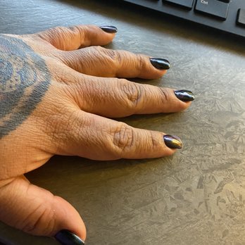 Gloss Nail Bar - The middle finger is lumpy - Nail Salons Near Me - Houston, Texas