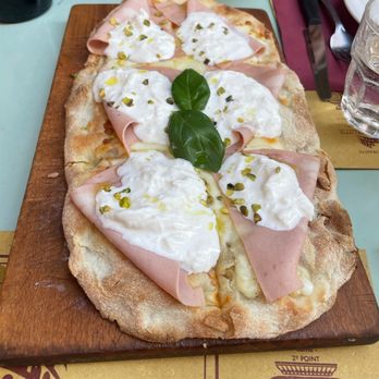 La Nuova Piazzetta - Pizza with prosciutto and burrata - Roman Near Me - Rome, RM La Nuova Piazzetta - Pizza with prosciutto and burrata - Roman Near Me - Rome, RM