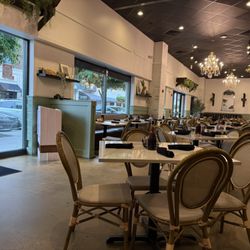 Easy Like Sunday - Lovely decor