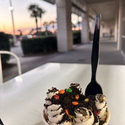 Curly Cream Rolled Ice Cream - Vanilla Ice Cream