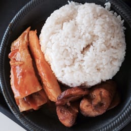 Mero, arroz blanco y amarillos Mero, arroz blanco y amarillos