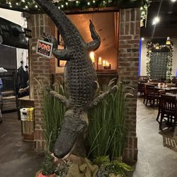Don’s Seafood - Gonzales - Gator