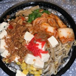 Spicy Vegan Ramen w/kimchi, tofu, bean sprouts, green onion, corn, crispy onions, bamboo shoots, chili peppers