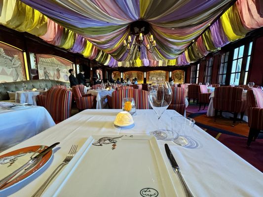 Le Cirque by null