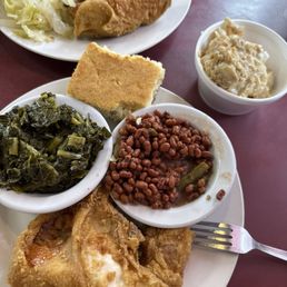 Fantastic hot and juicy fried chicken, field peas, collards, and banana pudding. Fantastic hot and juicy fried chicken, field peas, collards, and banana pudding.