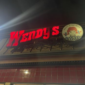 Wendy's - restaurant sign - Fast Food Near Me - Pearl City, Hawaii Wendy's - restaurant sign - Fast Food Near Me - Pearl City, Hawaii