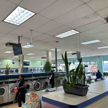 Denker Coin Laundry - Denker Coin Laundry Inside - Laundromat Near Me - Los Angeles, California Denker Coin Laundry - Denker Coin Laundry Inside - Laundromat Near Me - Los Angeles, California