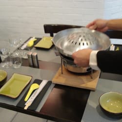 Bulgogi - Au centre une sorte de dôme perforé permet de faire griller les viandes ou les poissons