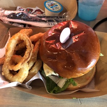 Mudhook Bar & Kitchen - Best  cheeseburger with onion rings - Burgers Near Me - Duncanville, Texas