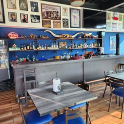 Texas Bar-B-Q - Good bar for drinks