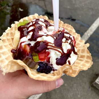 Scoops Handmade Ice Cream - Banana Split - Ice Cream & Frozen Yogurt Near Me - North Bend, Oregon