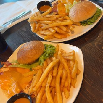 Miller's Waterfront Restaurant - Chicken sandwich - Seafood Near Me - Nags Head, North Carolina
