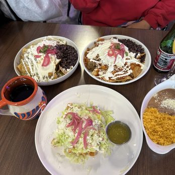 Con Huevos - Taquitos green and red chiliques. Cafe de olla - Breakfast & Brunch Near Me - Hawthorne, California Con Huevos - Taquitos green and red chiliques. Cafe de olla - Breakfast & Brunch Near Me - Hawthorne, California