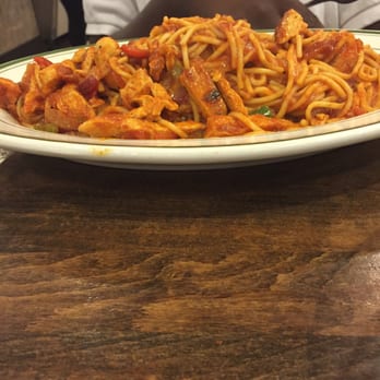 El Rey II Restaurant - Spaghetti with chicken - Wine Bars Near Me - Brooklyn, New York