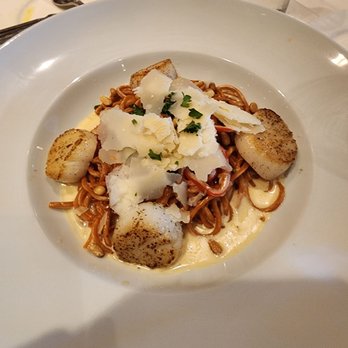 Ciao Bella - Red pepper linguine and scallops - Italian Near Me - Bloomington, Minnesota Ciao Bella - Red pepper linguine and scallops - Italian Near Me - Bloomington, Minnesota