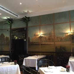 長廊 - Inside the Parlour