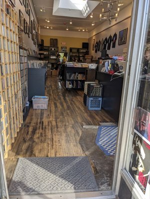 Village Vinyl & Hi Fi by null