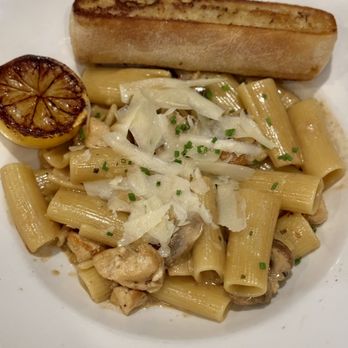 Moxies Beaver Creek Restaurant - chicken madeira rigatoni - Canadian (New) Near Me - Richmond Hill, Ontario Moxies Beaver Creek Restaurant - chicken madeira rigatoni - Canadian (New) Near Me - Richmond Hill, Ontario
