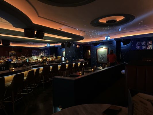Willis Show Bar by null