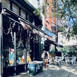 D.O.C. Wine Shop - Exterior
