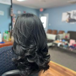 EstherViz Beauty Salon - Haircut and blowout
Because you need time for yourself, come to @estherviz.beauty
Dominican hair salon