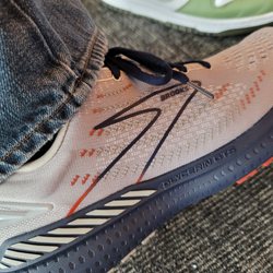 Brooks Outlet