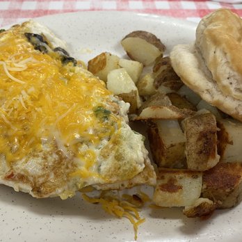 The Hen House Cafe - Veggie omelet with breakfast potatoes and biscuit - Breakfast & Brunch Near Me - Inverness, Florida