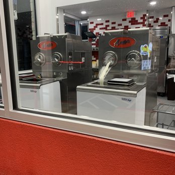 Andy's Frozen Custard - a view of the kitchen through the window - Ice Cream & Frozen Yogurt Near Me - San Antonio, Texas