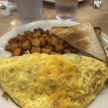 Aloha Kitchen - Hawaiian omelette - Breakfast & Brunch Near Me - Honolulu, Hawaii