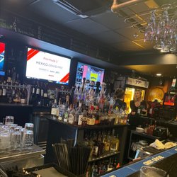 Yorgos Restaurant & Lounge - Bar