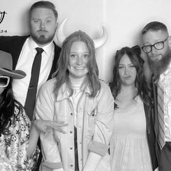 Smile321 PhotoBooths - Wedding Glam Booth 4 Hour package