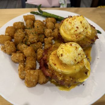 YogurStory - Corned Beef Hash Benedict - Pancakes Near Me - Honolulu, Hawaii YogurStory - Corned Beef Hash Benedict - Pancakes Near Me - Honolulu, Hawaii