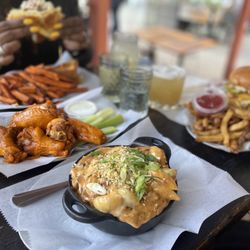 Harlem Public - Mac and Steez, chicken 8 Wings