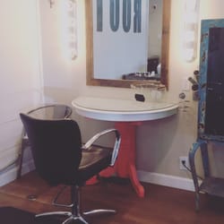 Roots Hair Studio - Station for lease!