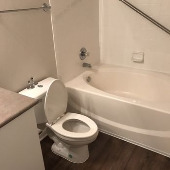 Clearwater Creek - A2- big tub - Apartments Near Me - Richardson, Texas Clearwater Creek - A2- big tub - Apartments Near Me - Richardson, Texas