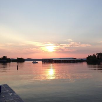 Vickery Resort - Enjoy the evening sunset from our dock! - Resorts Near Me - Hollister, Missouri Vickery Resort - Enjoy the evening sunset from our dock! - Resorts Near Me - Hollister, Missouri