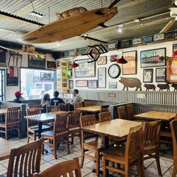 MO's Smokehouse BBQ - Interior decor - cute!