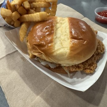 Culver's - Chicken sandwich - Burgers Near Me - Davenport, Florida