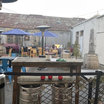 Twisted Oak Tavern - Backyard patio - American Near Me - Camarillo, California