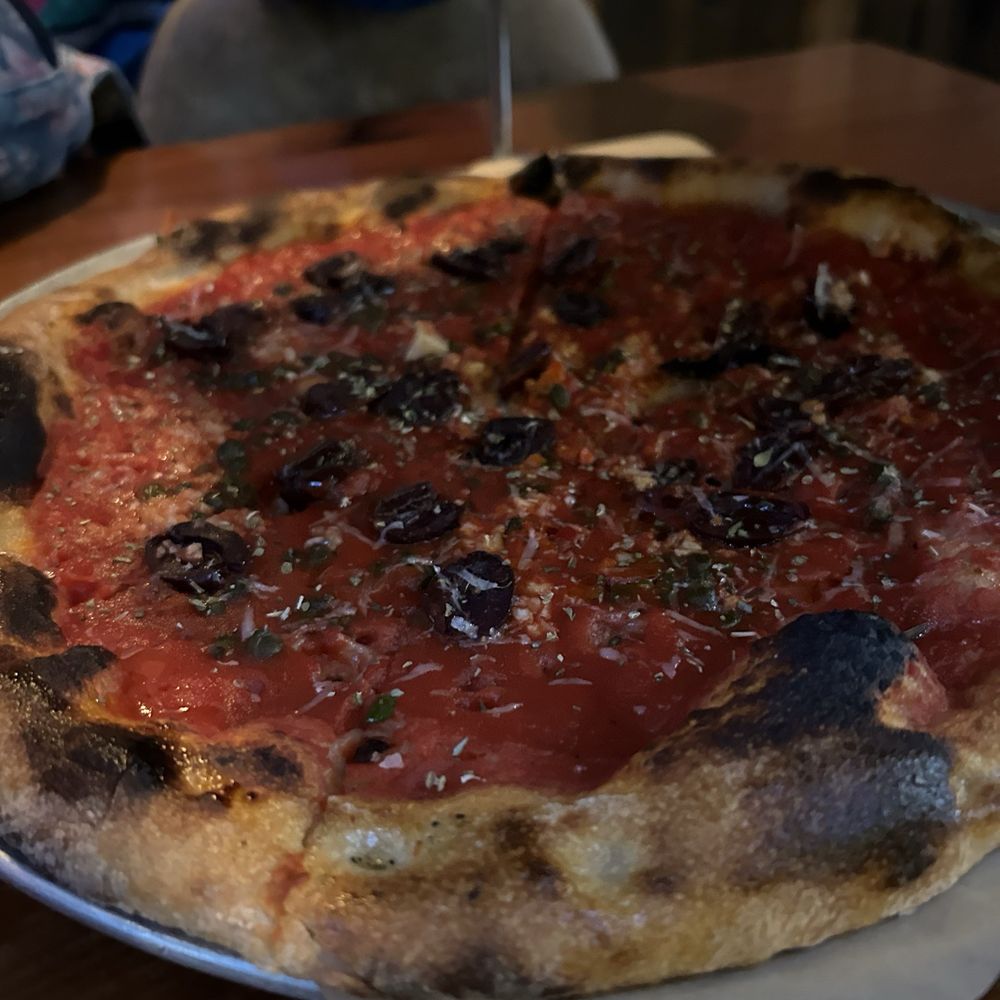 Puttanesca pizza