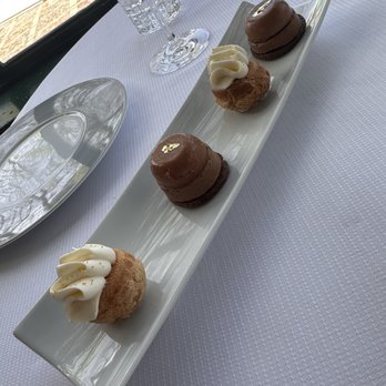 La Grande Cascade - After lunch treats - lemon pate choux and guava hazelnut tartlets - French Near Me - Paris, 75 La Grande Cascade - After lunch treats - lemon pate choux and guava hazelnut tartlets - French Near Me - Paris, 75