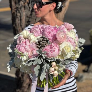 Imagine Flowers - Premium flower arrangement in Paradise Valley - Florists Near Me - Scottsdale, Arizona Imagine Flowers - Premium flower arrangement in Paradise Valley - Florists Near Me - Scottsdale, Arizona