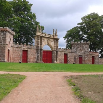 Dumfries House - Gatehouse at the end of the Duchess of Rothesay Walk - Landmarks & Historical Buildings Near Me - Cumnock, EAY