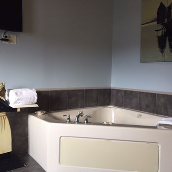 Tara - A Country Inn - Loved this tub - Hotels Near Me - Clark, Pennsylvania