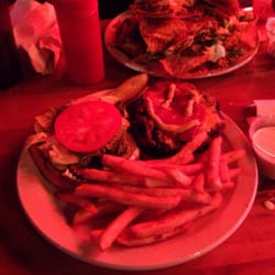 MoJoe's Food and Spirits - Burger n nachos