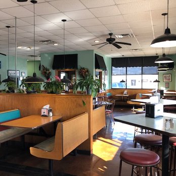 Naifeh's Deli & Grill - Clean Bright Restaurant - Delis Near Me - Cushing, Oklahoma