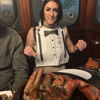 The Dead Fish - OMG, look at those crab legs!! - Seafood Near Me - Crockett, California